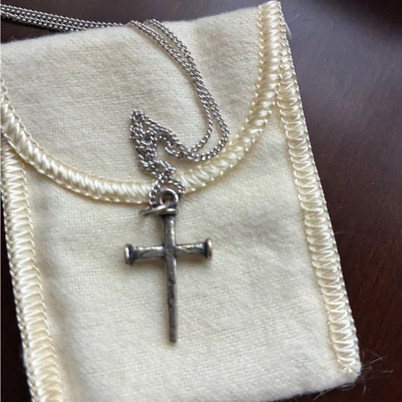 Retired! EUC! James Avery Sterling Silver Nail Cross Pendant Necklace - Picture 2 of 8